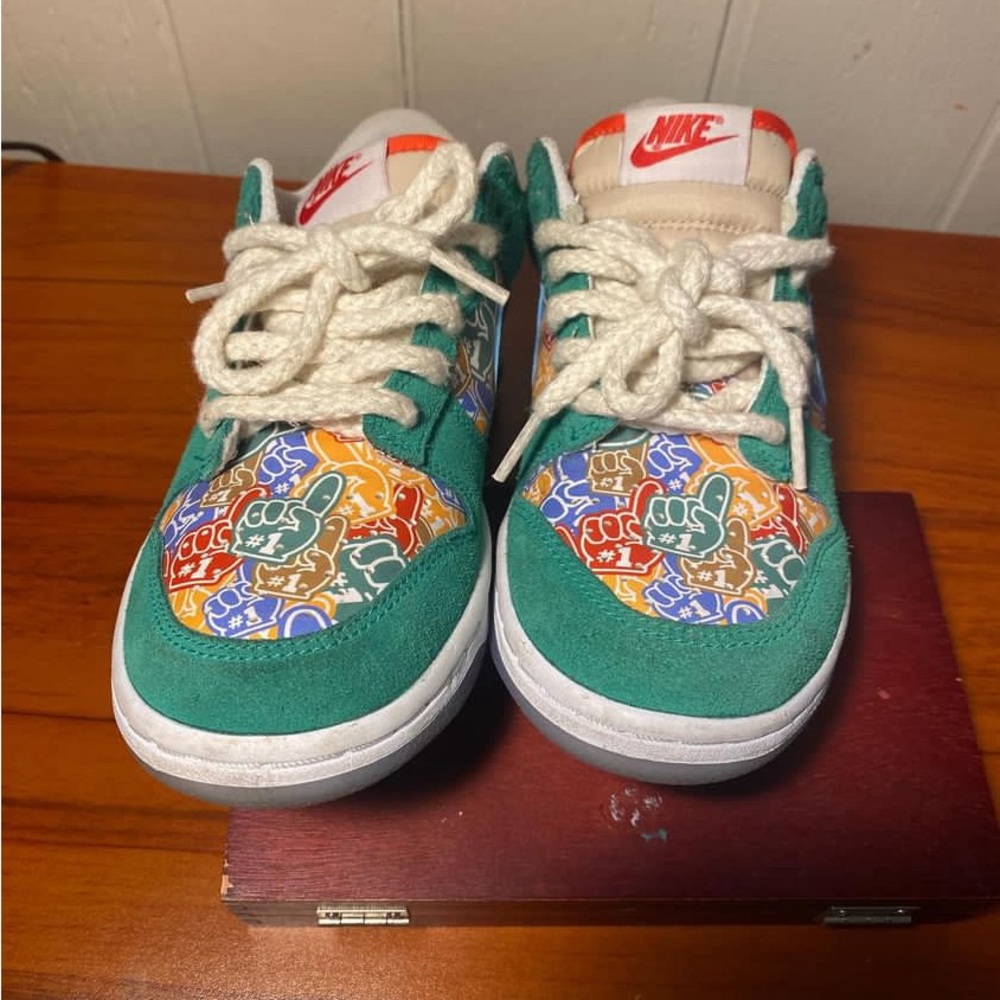 Foam Finger Dunks - Picture 7 of 7